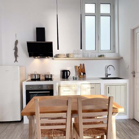Lyra Seafront Apartment , Paroikia Town Center Экстерьер фото